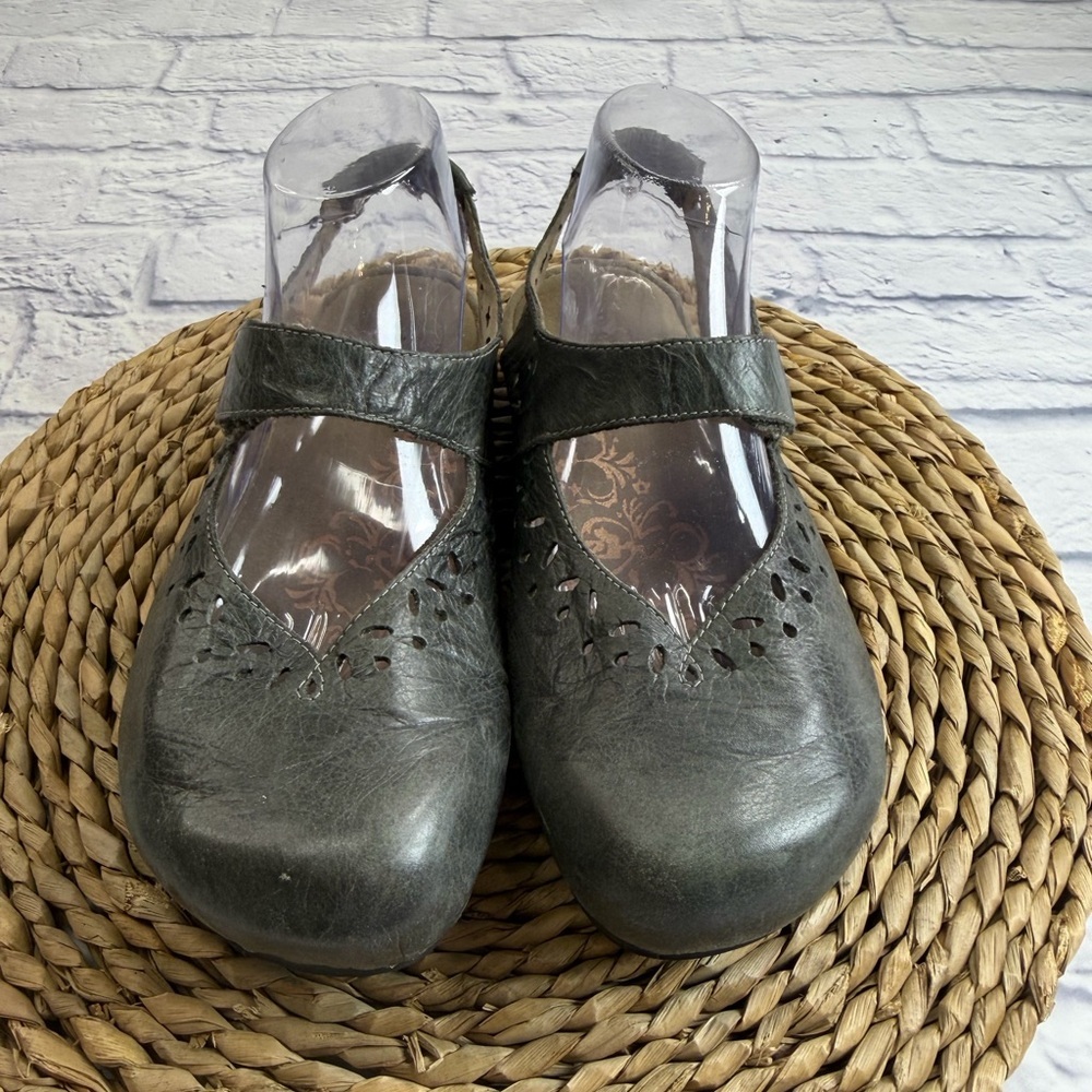 Aetrex Olive Green Leather Mary Jane Flats